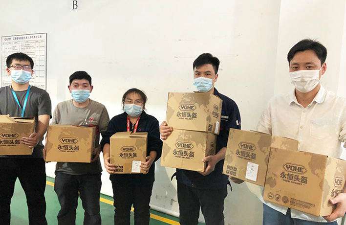 為安全護(hù)航，暖心發(fā)放安全頭盔