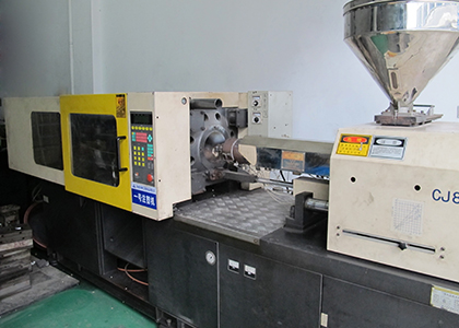 2、臥式注塑機.jpg